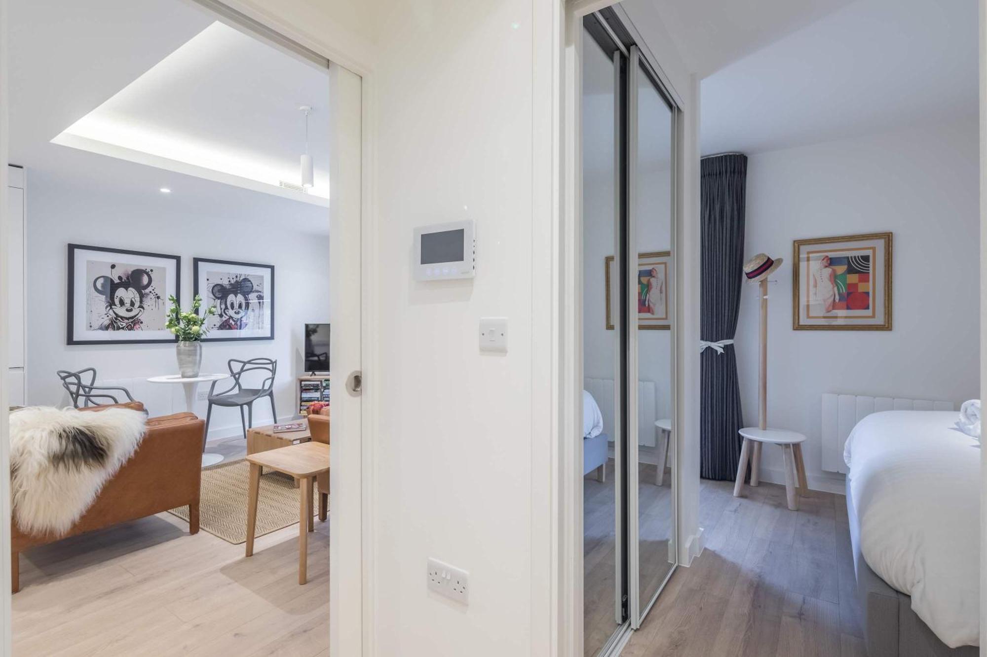 Stunning - With Parking Apartment *