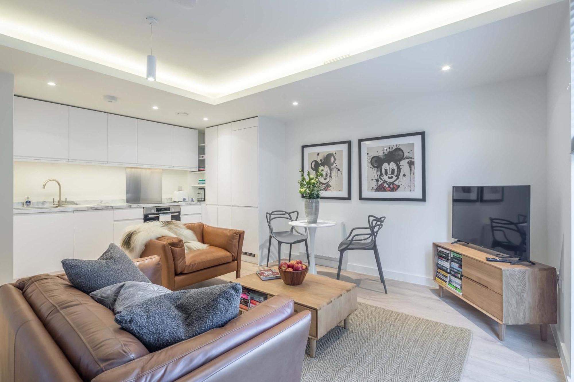 Stunning - With Parking Apartment *
